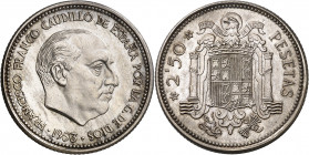 1953*1954. Franco. 2,50 pesetas. (AC. 83). Prueba adoptada en plata. Muy rara. 9,12 g. S/C-.