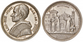 Roma. Leone XIII (1878-1903). Medaglia anno XVIII (1895) AG gr. 35,62 diam. 44 mm. Opus Francesco Bianchi. Per la fondazione del Collegio Anselmiano. ...