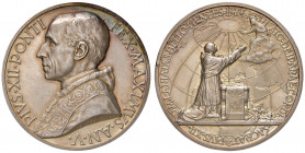 Roma. Pio XII (1939-1958). Medaglia anno V (1943) AG gr. 37,85 diam. 44 mm. Opus Aurelio Mistruzzi. Per la consacrazione dei popoli colpiti dalla guer...