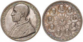 Roma. Pio XII (1939-1958). Medaglia anno IX (1947) AG gr. 37,08 diam. 44 mm. Opus Aurelio Mistruzzi. Per le Canonizzazioni del 1946 e 1947. Bartolotti...