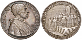 Roma. Pio XII (1939-1958). Medaglia anno XV (1953) AG gr. 38,23 diam. 44 mm. Opus Aurelio Mistruzzi. Per il ritrovamento della tomba di S. Pietro. Bar...