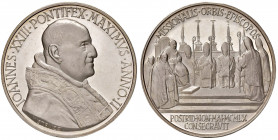Roma. Giovanni XXIII (1958-1963). Medaglia anno II/1960 AG gr. 38,55 diam. 44 mm. Opus Aurelio Mistruzzi. Per la consacrazione di vescovi dell'Africa,...