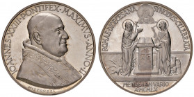Roma. Giovanni XXIII (1958-1963). Medaglia anno II/1960 AG gr. 40,45 diam. 44 mm. Opus Aurelio Mistruzzi. Per il Sinodo Diocesano a Roma. Modesti 94. ...