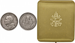 Roma. S. Giovanni Paolo II (1978-2005). Medaglia 1979 AG gr. 27,32 diam. 40 mm. Viaggio in Polonia del 1979. In astuccio originale. FDC