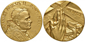 Roma. S. Giovanni Paolo II (1978-2005). Medaglia 1982 AE dorato gr. 78,70 diam. 50 mm. Opus Maurizio Baldessari. Visita al Santuario di Fatima in Port...