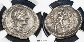 Julius Caesar Silver Denarius 3,81 grs. 20 mm Rome 47-46 B.C  Ch VF (NGC)