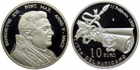 Città del Vaticano - Anno 2006 - Benedetto XVI (Joseph Aloisius Ratzinger) - Moneta Celebrativa in argento da 10 euro - 80° Anniversario della Fondazi...