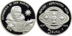 San Marino - Anno 2009 - Moneta Celebrativa da 5 euro - Keplero 1609-2009 - in astuccio nero originale di zecca - Ag. - Fondo Specchio.
FS
Spedizion...