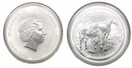 Australia - Elisabetta II (Dal 1952) 10 Dollari (10 Oncie) 2014 "Anno del Cavallo" - KM#2114 - Ag - In capsula
FS
Spedizione in tutto il Mondo / Wor...