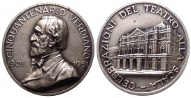 Medaglia emessa nel 1951 commemorativa del cinquantenario verdiano (1901-1951) con la raffigurazione del Teatro alla Scala sul rovescio - AE - gr. 101...