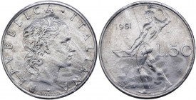 50 lire 1981 tipo Vulcano - "asse del R/ ruotato di 300°" - Attardi JAS36r - non comune (NC) - Ac 
SPL
Spedizione in tutto il Mondo / Worldwide ship...