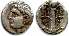 Greek
CYRÉNAÏQUE - CYRÈNE 308-277
Tête cornue de Karneios. 
R/. Silphium. Dans le champ, trépied et E et KY-PA.
cf BMC 251
Didrachme d’argent. (7...