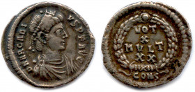 Roman Empire
ARCADIUS Empereur romain d’Orient 
17 janvier 395 - 1er mai 408
D N ARCADI-VS P F AVG. Son buste 
diadémé, drapé et cuirassé. 
R/. V...