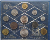 Repubblica Italiana. Serie Divisionale 1980. 10 valori con 500 Lire e medaglia. Ag. Gig. S5. FDC. Confezione originale della Zecca. (5321)