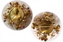 Marvelous early 1900s brooch in 18 karat yellow gold.