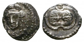 Cilicia, Tarsos. Balakros, Satrap of Cilicia (333-323 BC). AR Obol
Obv. Helmeted head of Athena facing slightly left.
Rev. Boeotian shield adorned wit...