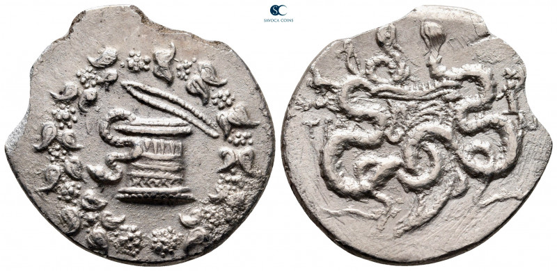 Lydia. Tralleis circa 166-67 BC. 
Cistophoric Tetradrachm AR

31 mm, 11,23 g...