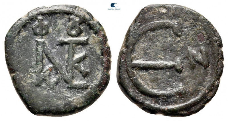 Justin II AD 565-578. Constantinople
Pentanummium Æ

12 mm, 1,82 g



ver...