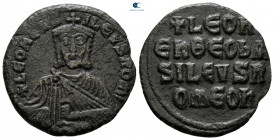 Leo VI the Wise AD 886-912. Constantinople. Follis or 40 Nummi Æ