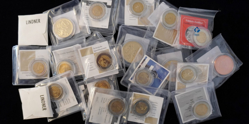 Lot mit 16 Stück Specimen 2 Euro und 5 Stück kleinere Specimen
Deutschland. Spec...