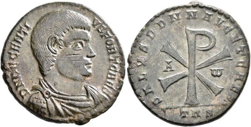 Decentius, Caesar, 350/1-353. Follis (Bronze, 27 mm, 9.07 g, 7 h), Treveri, 352....