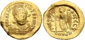 Anastasius I, 491-518. Solidus (Gold, 20 mm, 4.50 g, 6 h), Constantinopolis, 498-518. D N ANASTASIVS P P AVG Pearl-diademed, helmeted and cuirassed bu...