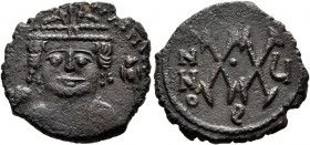 Maurice Tiberius, 582-602. Half Follis (Bronze, 22 mm, 5.01 g, 7 h), Theoupolis (Antiochia), RY 5 = 586/7. Crowned facing bust of Maurice Tiberius, we...