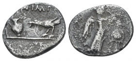 Marcus Antonius Quinarius Gallia Transalpina 43, AR 14.00 mm., 1.66 g.
M ANT (ligate) IMP Lituus, jug and raven. Rev. Victory crowning trophy. Babelo...