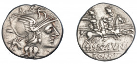 REPÚBLICA ROMANA. JUNIA. Denario. Roma (145 a.C.). A/ Cabeza de asno detrás. R/ M. IVNI y ROMA en cartela. AR 3,84 g. 17,78 mm. CRAW-220.1. FFC-778. M...