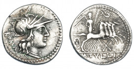 REPÚBLICA ROMANA. TULLIA. Denario. Roma (120 a.C.). A/ Delante ROMA. R/ Victoria con palma en cuadriga a der., delante corona, bajo los caballos X, ex...