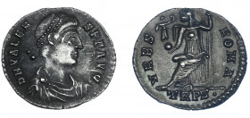 IMPERIO ROMANO. VALENTE. Silicua. Treveris (375-378). R/ Roma sentada a izq. con victoria y cetro; VRBS ROMA, exergo TRPS. . AR 2,00 g. 18 mm. RIC-45c...