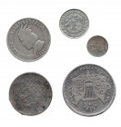 MONEDAS EXTRANJERAS. Lote de 5 monedas: 3 de Guatemala (1 peso de 1867, 1/2 real de 1894, 10 centavos 1961); 2 de Honduras (1 lempira de 1937 y 50 cen...
