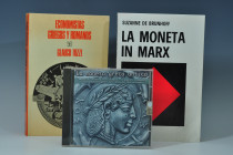 LIBROS. Lote de 2 libros y un CD: S. de Brunhoff. La moneta in Marx. 1973. Roma. Editori Riuntini; G. Tozzi. Economistas griegos y romanos. 1968. Méxi...