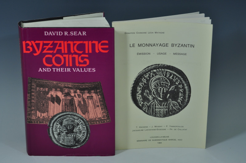 LIBROS. Lote de 2 libros: VVAA. Le Monnayage Byzantin. 1984. Louvain; D. R. Sear...