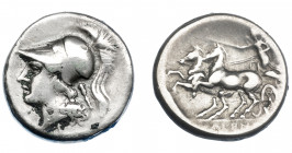 GRECIA ANTIGUA. CAMPANIA. Cales. Didracma (334-268 a.C.). A/ Cabeza de Atenea con casco a der., detrás clava, detrás G. R/ Victoria en biga a izq., en...