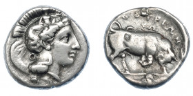 GRECIA ANTIGUA. LUCANIA. Thurium. Estátera (413-350 a.C.). A/ Cabeza de Atenea a der., en el casco Escila sombreando sus ojos. R/ Toro embistiendo a d...