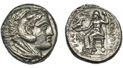 GRECIA ANTIGUA. MACEDONIA. Alejandro III. Tetradracma. Anfípolis (c. 325-320 a.C.). R/ Delante del trono monograma. AR 16,39 g. 23,4 mm. PRC-120. Leve...