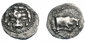 GRECIA ANTIGUA. JONIA. Samos. Tetróbolo (210-185 a.C.). A/ Cabeza frontal de león. R/ Prótomo de toro a der, crátera y espiga debajo. Ar 2,82 g. 16,7 ...