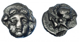 GRECIA ANTIGUA. PISIDIA. Selge. Óbolo (300-190 a.C.). A/ Cabeza de Gorgona. R/ Cabeza de Atenea a der., detrás punta de lanza. AR 0,70 g. 9,4 mm. COP-...