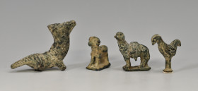 ARQUEOLOGÍA. ROMA. Imperio Romano. Lote de 4 figuras de animales en miniatura (siglo I-III d.C): zorro sin una pata delantera, borrego con alforjas, b...