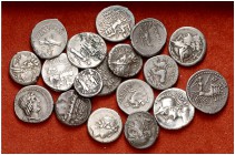 República Romana. Lote de 17 denarios (uno forrado) y 1 quinario. MBC-/MBC+.