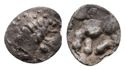 CENTRAL EUROPE, Vindelici. 1st century BC. AR Obol Manching II. (Stachelhaar) Type Av.: Celticized head to right, with stylized hair with pellets on e...
