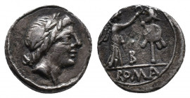 Anonymous. AR Quinarius (81 BC). Rome. Uncertain mint. Av.: Laureate head of Apollo right. Rv.: ROMA. Victory standing right, crowning trophy; B betwe...