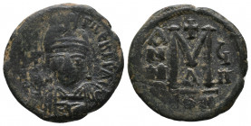 Maurice Tiberius, 582-602 AD, AE Follis. Constantinople Mint, struck 589/590 (8 RY)
Obv.: DNMAVRIC-TIBERPPAVG Helmeted and cuirassed bust facing, hol...