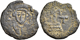 Napoli 
Stefano II duca, 755-800. Da 20 nummi, Æ 1,52 g. Pannuti-Riccio 1. MEC 14, 1. MIR 8.
Molto raro. MB