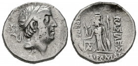 REYES DE CAPADOCIA, Ariobarzanes I. Dracma. (Ar. 4,35g/17mm). RY30 (66 a.C). (Simonetta 56; HGC 7, 846). Anv: Cabeza laureada de Ariobarzanes I a dere...