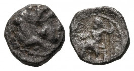 REYES DE MACEDONIA, Alejandro III el Grande. Obolo. (Ar. 0,60g/9mm). 336-323 a.C. (Seaby 6736). Anv: Cabeza de Alejandro III con piel de león a derech...