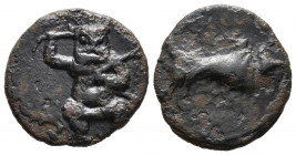 EBUSUS (Ibiza). 1/4 Calco. (Ae. 2,31g/16mm). 200-100 a.C. (FAB-923). Anv: Bes con faldellín de frente sosteniendo martillo y serpiente. Rev: Toro embi...