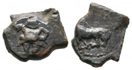 EBUSUS (Ibiza). Divisor de 1/8 Calco. (Ae. 0,33g/8mm). 200-100 a.C. (FAB no cita). Anv: Bes con faldellín de frente sosteniendo martillo y serpiente. ...
