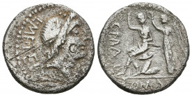 GENS CAECILIA. Denario. (Ar. 3,54g/18mm). 96 a.C. Taller auxiliar de Roma. (Crawford 335/1a; FFC 212). Anv: Cabeza laureada de Apolo a derecha, alrede...